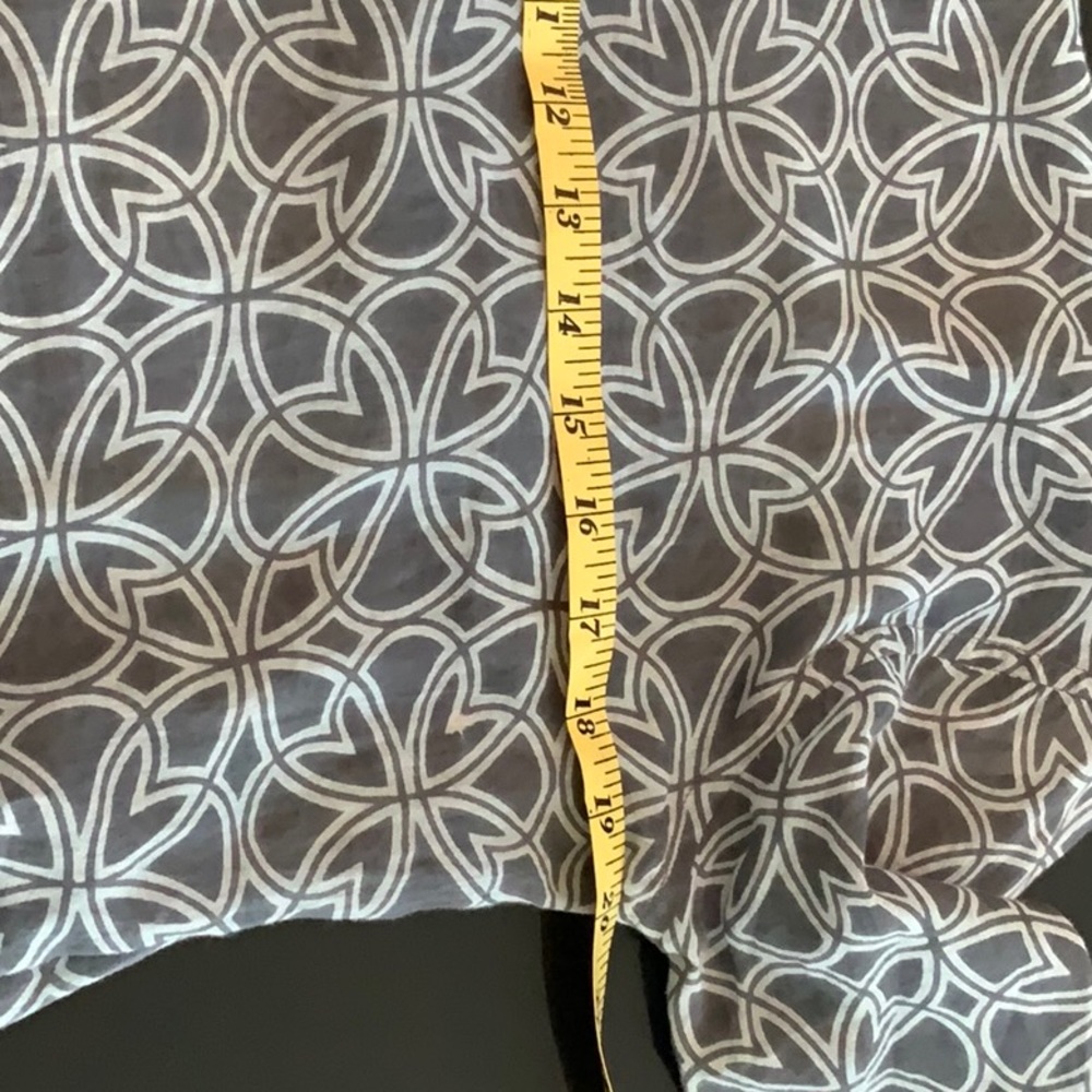 Gretchen Scott Designs Gray and White Tunic with Geometric Pattern - Picture 2 of 3